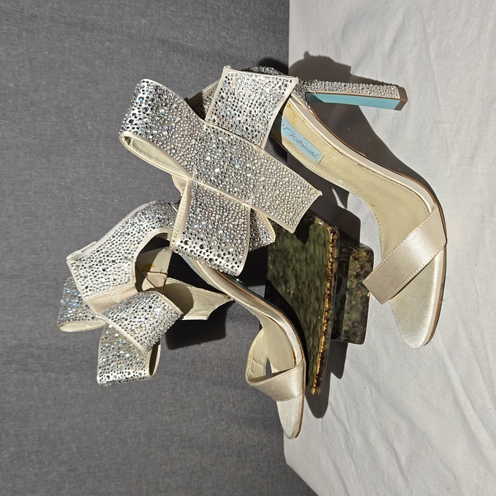 Betsy Johnson SB Updo cream dress sandal heel SZ 7.5